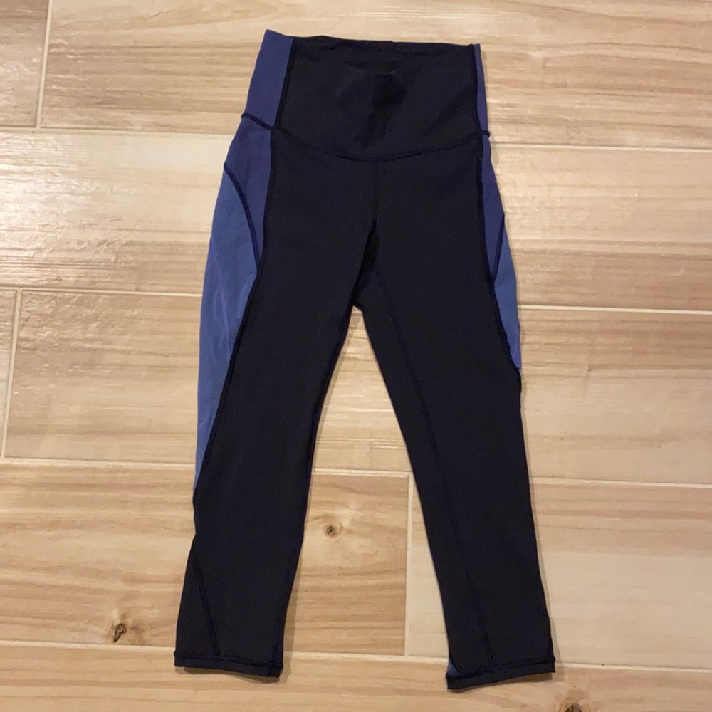 Lululemon Capri leggings with mesh on each side